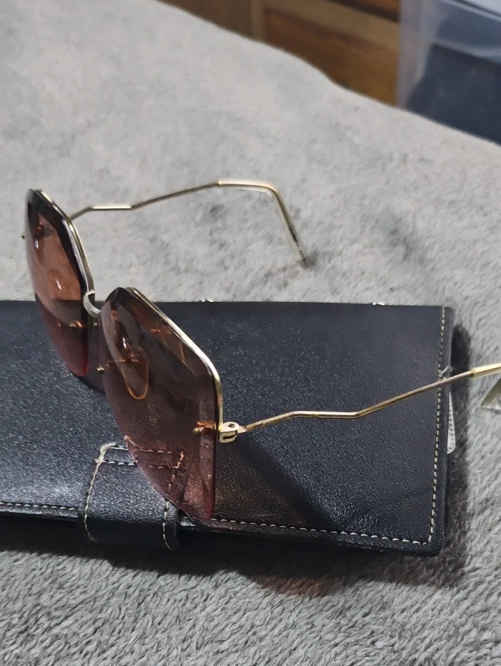 Womens Very Vintage Womens Etched Sunglasses